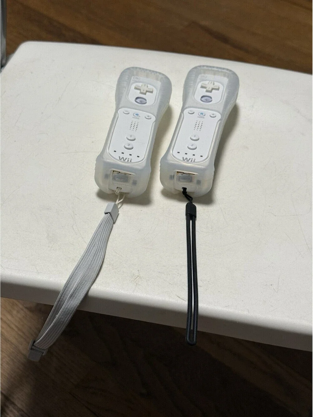 Nintendo Wii Controller Wii Remote W/cover , Not Working ( Parts ) Lot Of 2